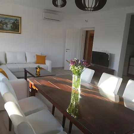 Lora Apartment