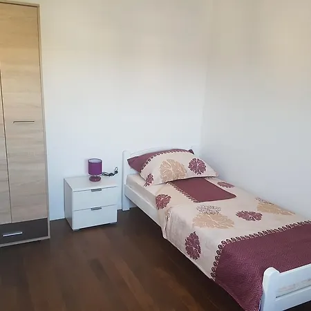 Apartment Lora *