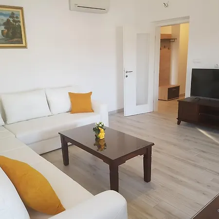 Lora Apartment *
